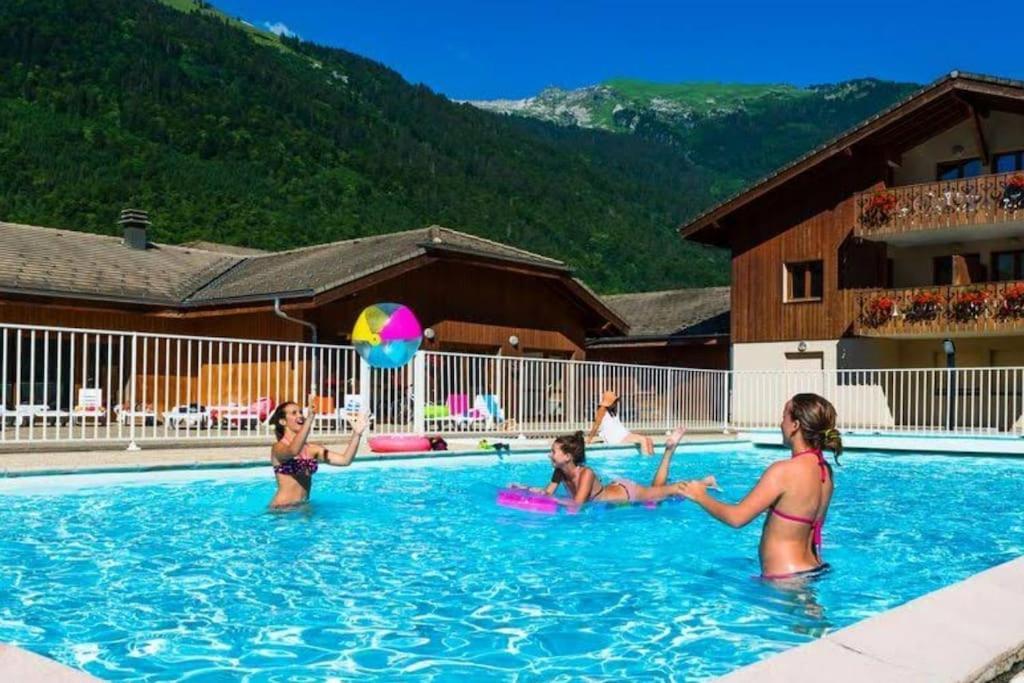 Bel Appartement En Residence Avec Piscines Samoëns Exterior foto