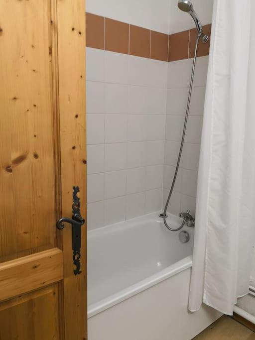 Bel Appartement En Residence Avec Piscines Samoëns Exterior foto